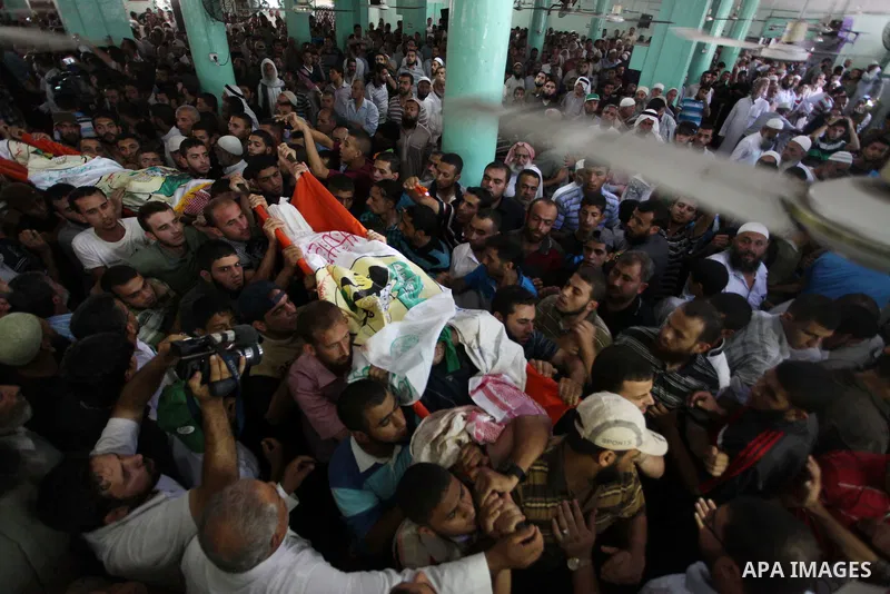 Palestinians carry the bodies of three senior Hamas commanders, who were killed in an Israeli air strike, during their funeral in Rafah in the southern Gaza Strip August 21, 2014. Israel killed three senior Hamas command...