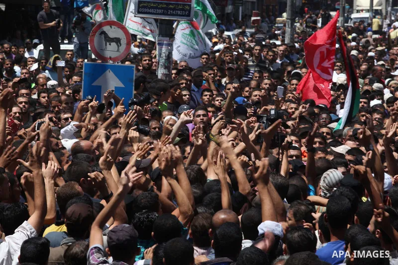Palestinians carry the bodies of three senior Hamas commanders, who were killed in an Israeli air strike, during their funeral in Rafah in the southern Gaza Strip August 21, 2014. Israel killed three senior Hamas command...
