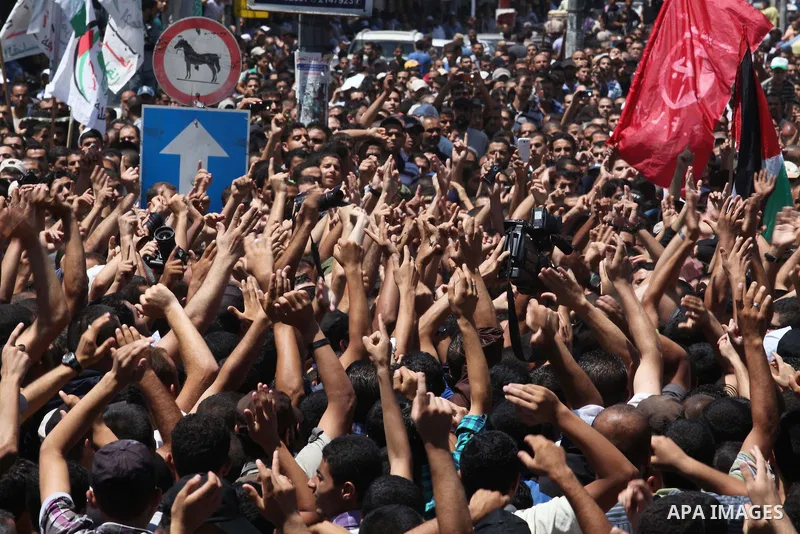 Palestinians carry the bodies of three senior Hamas commanders, who were killed in an Israeli air strike, during their funeral in Rafah in the southern Gaza Strip August 21, 2014. Israel killed three senior Hamas command...