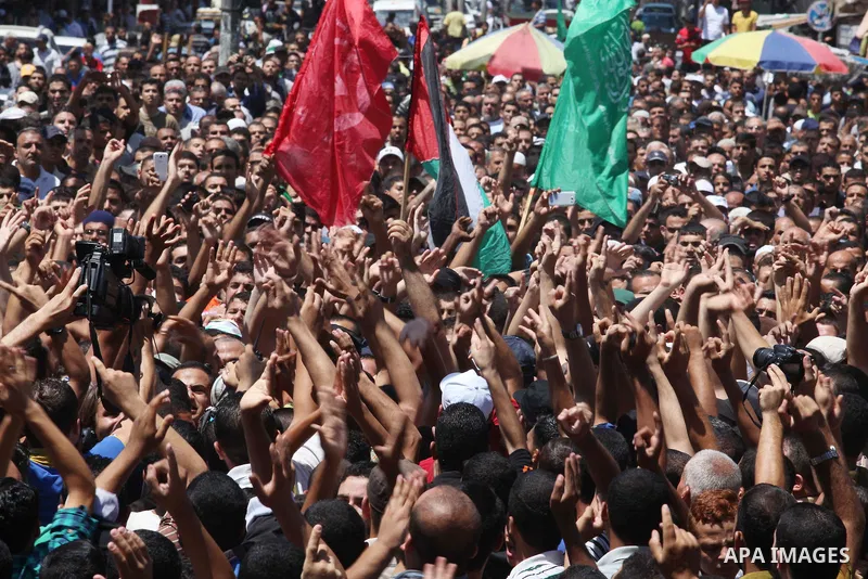 Palestinians carry the bodies of three senior Hamas commanders, who were killed in an Israeli air strike, during their funeral in Rafah in the southern Gaza Strip August 21, 2014. Israel killed three senior Hamas command...