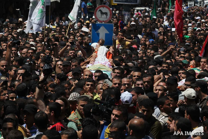 Palestinians carry the bodies of three senior Hamas commanders, who were killed in an Israeli air strike, during their funeral in Rafah in the southern Gaza Strip August 21, 2014. Israel killed three senior Hamas command...