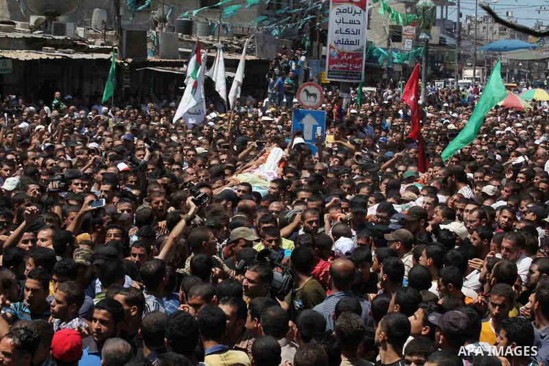Palestinians carry the bodies of three senior Hamas commanders, who were killed in an Israeli air strike, during their funeral in Rafah in the southern Gaza Strip August 21, 2014. Israel killed three senior Hamas command...