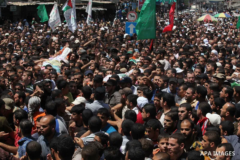 Palestinians carry the bodies of three senior Hamas commanders, who were killed in an Israeli air strike, during their funeral in Rafah in the southern Gaza Strip August 21, 2014. Israel killed three senior Hamas command...