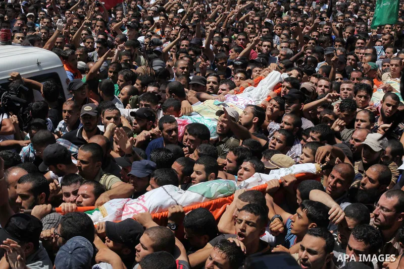 Palestinians carry the bodies of three senior Hamas commanders, who were killed in an Israeli air strike, during their funeral in Rafah in the southern Gaza Strip August 21, 2014. Israel killed three senior Hamas command...