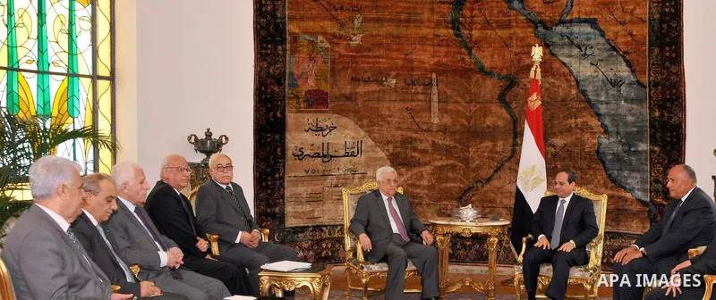 Egyptian President Abdel Fattah al-Sisi (2nd R) meets with Palestinian President Mahmoud Abbas (3rd R) and senior delegation of Fatah at the Presidential Palace in Cairo August 23, 2014, seen in this handout photo provid...