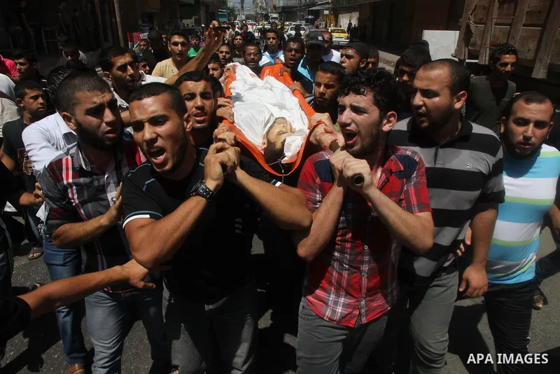 Mourners carry the body of of Palestinian Osama Shabbir, whom medics said was killed in an Israeli air strike, during his funeral in Jabaliya in the northern Gaza Strip August 25, 2014. Israel's Prime Minister Benjamin N...