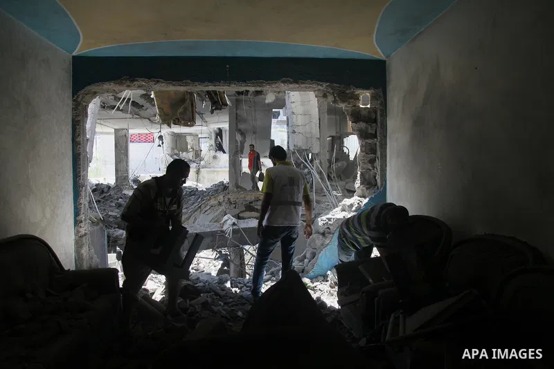 Palestinians inspect a house targeted in an Israeli air strike in Gaza city on August 25, 2014. Israel's Prime Minister Benjamin Netanyahu warned Palestinian civilians on Sunday to leave immediately any site where milita...