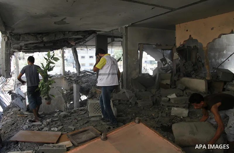 Palestinians inspect a house targeted in an Israeli air strike in Gaza city on August 25, 2014. Israel's Prime Minister Benjamin Netanyahu warned Palestinian civilians on Sunday to leave immediately any site where milita...
