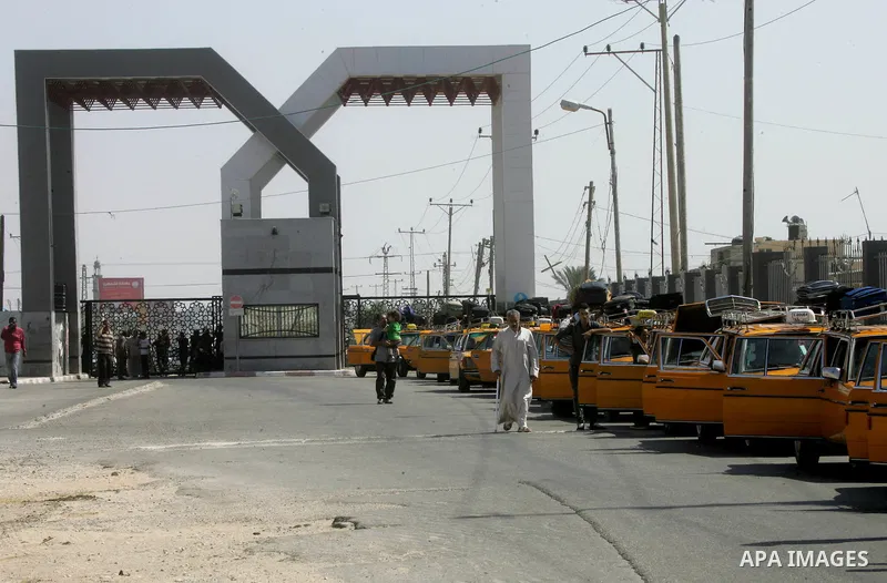 Palestinian travellers wait before crossing into Egypt at the Rafah border crossing with Egypt in the southern Gaza Strip on August 25, 2014. Violence reverberated across Gaza with four Palestinians killed in Israeli air...
