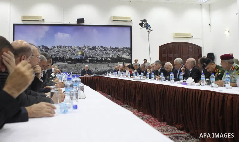 Palestinian President Mahmoud Abbas delivers a speech during a special leadership meeting in the West Bank city of Ramallah, 26 August 2014. Palestinian militant groups in the Gaza Strip and Israel have reached a deal to...