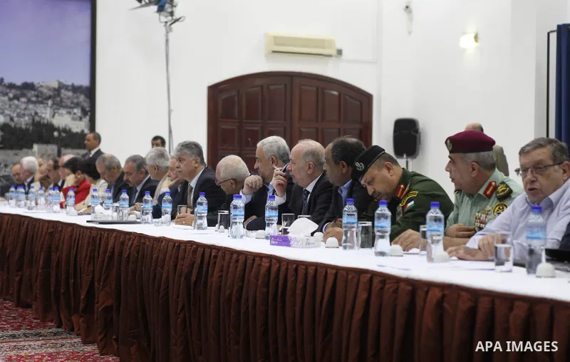 Palestinian President Mahmoud Abbas delivers a speech during a special leadership meeting in the West Bank city of Ramallah, 26 August 2014. Palestinian militant groups in the Gaza Strip and Israel have reached a deal to...