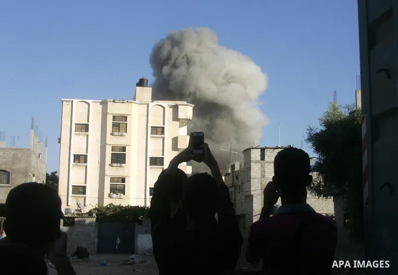 Smoke rises following what witnesses said was an Israeli air strike that targeted the house of Palestinian senior Islamic Jihad leader Nafez Azzam in Rafah, in the southern Gaza Strip August 26, 2014. A Gaza ceasefire be...