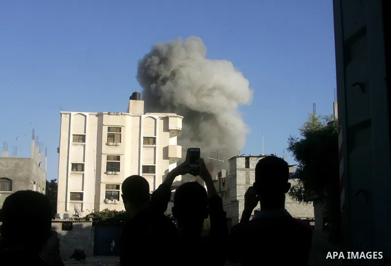 Smoke rises following what witnesses said was an Israeli air strike that targeted the house of Palestinian senior Islamic Jihad leader Nafez Azzam in Rafah, in the southern Gaza Strip August 26, 2014. A Gaza ceasefire be...