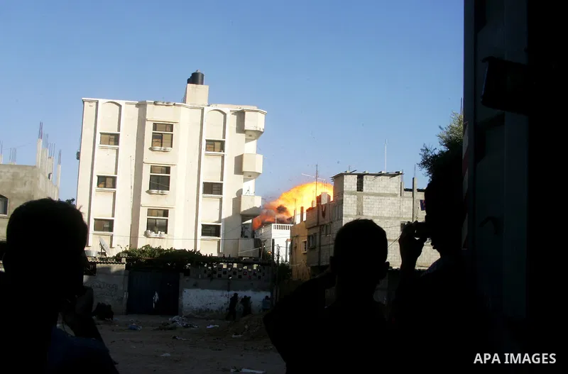 Flames are seen during what witnesses said was an Israeli air strike that targeted the house of Palestinian senior Islamic Jihad leader Nafez Azzam in Rafah, in the southern Gaza Strip August 26, 2014. A Gaza ceasefire b...