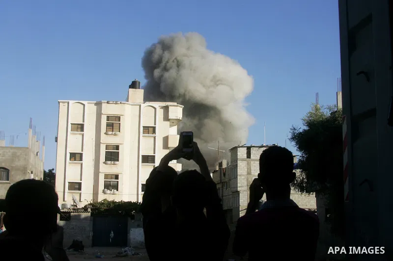 Smoke rises following what witnesses said was an Israeli air strike that targeted the house of Palestinian senior Islamic Jihad leader Nafez Azzam in Rafah, in the southern Gaza Strip August 26, 2014. A Gaza ceasefire be...