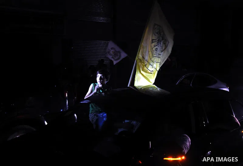 Palestinians gather in the streets celebrating a ceasefire in Gaza City, 26 August 2014. Palestinian President Mahmoud Abbas announced on 26 August 2014 an Egyptian-brokered ceasefire proposal to end seven weeks of fight...