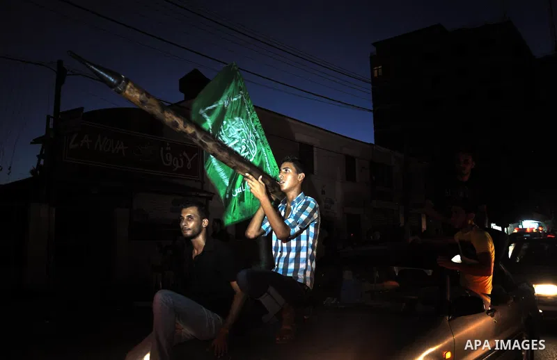 Palestinians gather in the streets celebrating a ceasefire in Gaza City, 26 August 2014. Palestinian President Mahmoud Abbas announced on 26 August 2014 an Egyptian-brokered ceasefire proposal to end seven weeks of fight...
