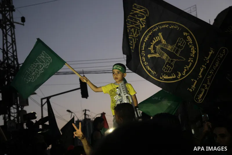 Palestinians gather in the streets celebrating a ceasefire in Gaza City, 26 August 2014. Palestinian President Mahmoud Abbas announced on 26 August 2014 an Egyptian-brokered ceasefire proposal to end seven weeks of fight...