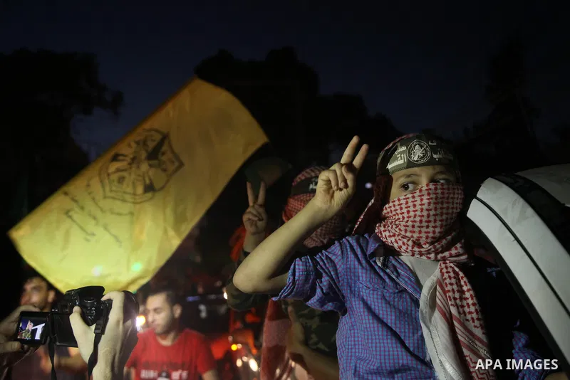 Palestinians gather in the streets celebrating a ceasefire in Gaza City, 26 August 2014. Palestinian President Mahmoud Abbas announced on 26 August 2014 an Egyptian-brokered ceasefire proposal to end seven weeks of fight...