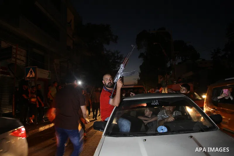 Palestinians gather in the streets celebrating a ceasefire in Gaza City, 26 August 2014. Palestinian President Mahmoud Abbas announced on 26 August 2014 an Egyptian-brokered ceasefire proposal to end seven weeks of fight...