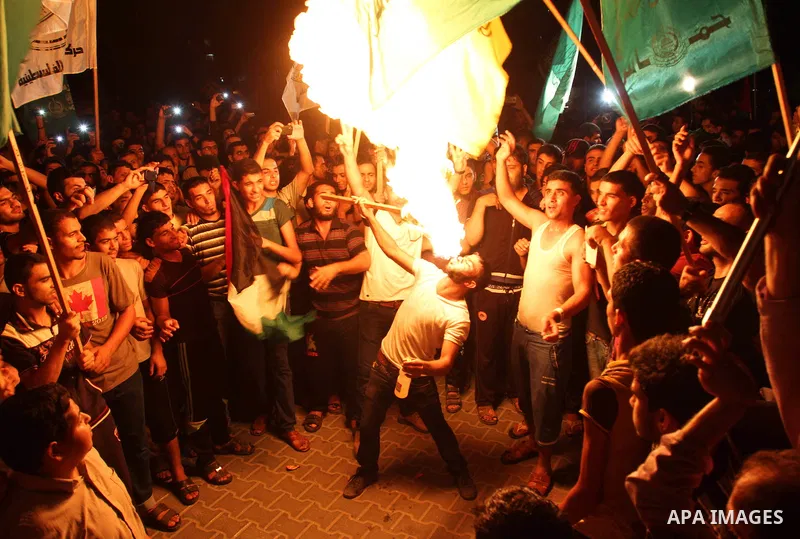 Palestinians gather in the streets celebrating a ceasefire in Khanyounis southern Gaza strip, on 26 August 2014. Palestinian President Mahmoud Abbas announced on 26 August 2014 an Egyptian-brokered ceasefire proposal to...