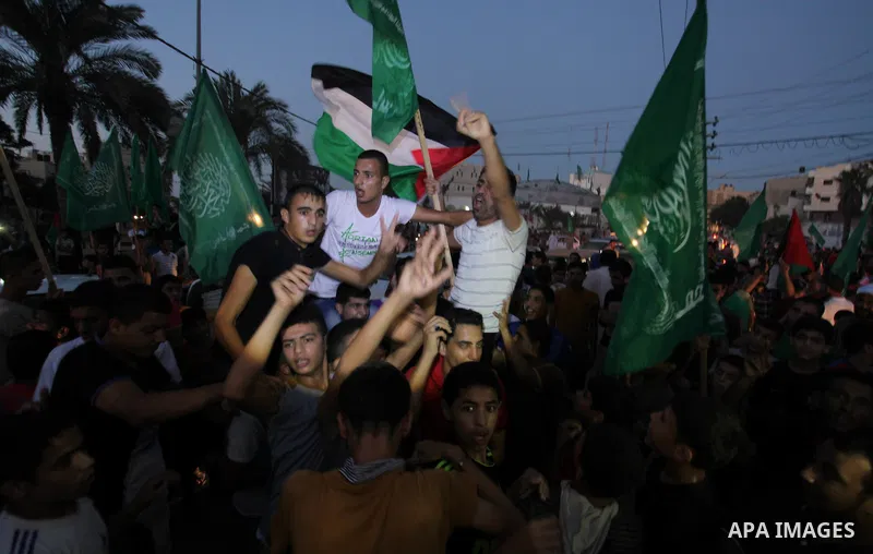 Palestinians gather in the streets celebrating a ceasefire in Khanyounis southern Gaza strip, on 26 August 2014. Palestinian President Mahmoud Abbas announced on 26 August 2014 an Egyptian-brokered ceasefire proposal to...