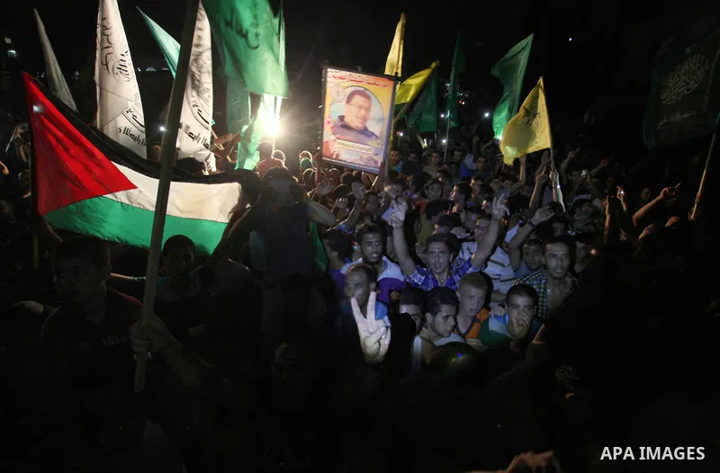 Palestinians gather in the streets celebrating a ceasefire in Khanyounis southern Gaza strip, on 26 August 2014. Palestinian President Mahmoud Abbas announced on 26 August 2014 an Egyptian-brokered ceasefire proposal to...