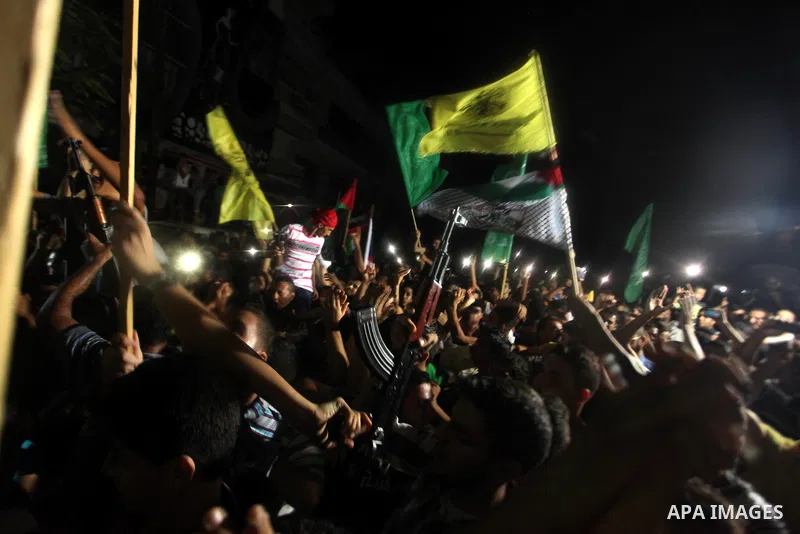 Palestinians gather in the streets celebrating a ceasefire in Gaza City, 26 August 2014. Palestinian President Mahmoud Abbas announced on 26 August 2014 an Egyptian-brokered ceasefire proposal to end seven weeks of fight...