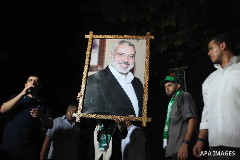 Palestinians gather in the streets celebrating a ceasefire in Gaza City, 26 August 2014. Palestinian President Mahmoud Abbas announced on 26 August 2014 an Egyptian-brokered ceasefire proposal to end seven weeks of fight...