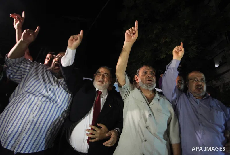 Senior Hamas leader Mahmoud Al-Zahar, appearing for the first time since the start of a seven-week conflict, speaks during a rally by Palestinians celebrating what they said was a victory over Israel, following a ceasefi...