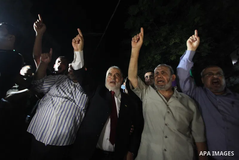 Senior Hamas leader Mahmoud Al-Zahar, appearing for the first time since the start of a seven-week conflict, speaks during a rally by Palestinians celebrating what they said was a victory over Israel, following a ceasefi...