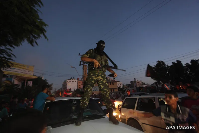 Palestinians gather in the streets celebrating a ceasefire in Gaza City, 26 August 2014. Palestinian President Mahmoud Abbas announced on 26 August 2014 an Egyptian-brokered ceasefire proposal to end seven weeks of fight...