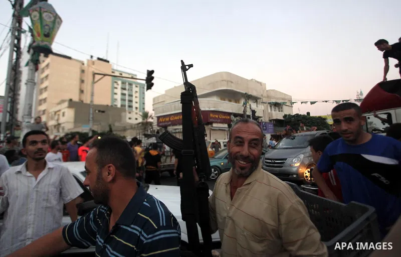 Palestinians gather in the streets celebrating a ceasefire in Gaza City, 26 August 2014. Palestinian President Mahmoud Abbas announced on 26 August 2014 an Egyptian-brokered ceasefire proposal to end seven weeks of fight...