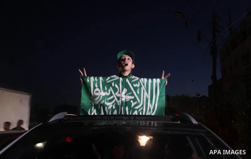 Palestinians gather in the streets celebrating a ceasefire in Gaza City, 26 August 2014. Palestinian President Mahmoud Abbas announced on 26 August 2014 an Egyptian-brokered ceasefire proposal to end seven weeks of fight...