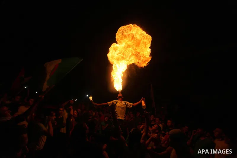 Palestinians gather in the streets celebrating a ceasefire in Gaza City, 26 August 2014. Palestinian President Mahmoud Abbas announced on 26 August 2014 an Egyptian-brokered ceasefire proposal to end seven weeks of fight...