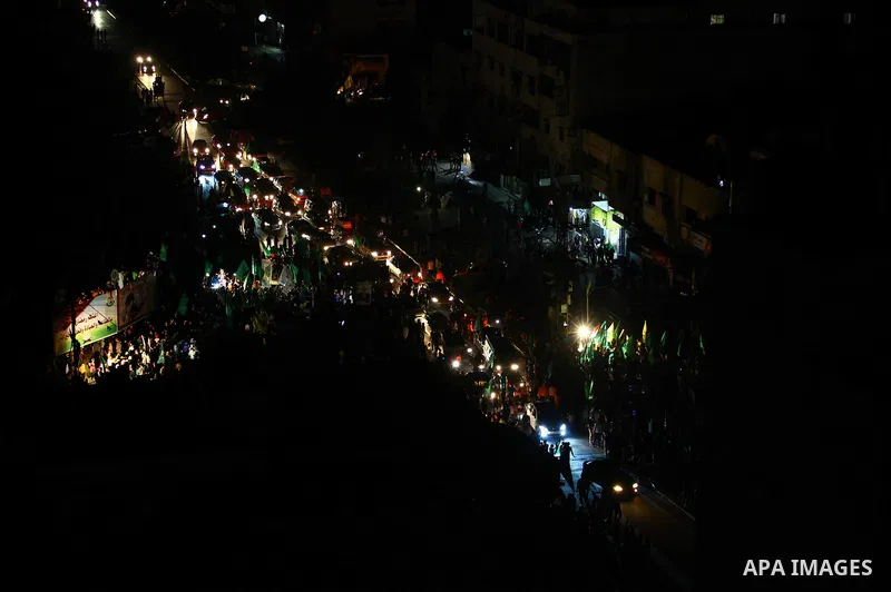 Palestinians gather in the streets celebrating a ceasefire in Gaza City, 26 August 2014. Palestinian President Mahmoud Abbas announced on 26 August 2014 an Egyptian-brokered ceasefire proposal to end seven weeks of fight...