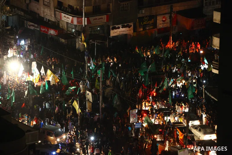 Palestinians gather in the streets celebrating a ceasefire in Gaza City, 26 August 2014. Palestinian President Mahmoud Abbas announced on 26 August 2014 an Egyptian-brokered ceasefire proposal to end seven weeks of fight...