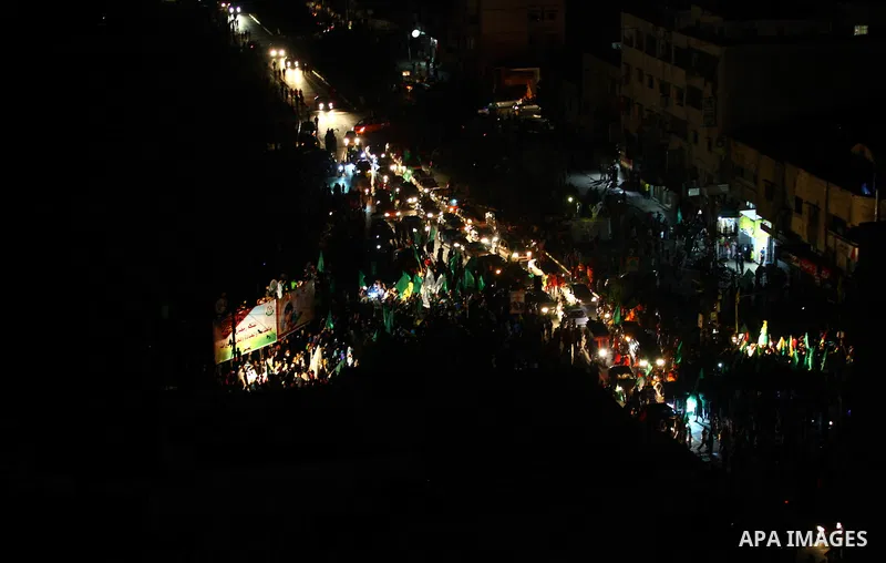 Palestinians gather in the streets celebrating a ceasefire in Gaza City, 26 August 2014. Palestinian President Mahmoud Abbas announced on 26 August 2014 an Egyptian-brokered ceasefire proposal to end seven weeks of fight...