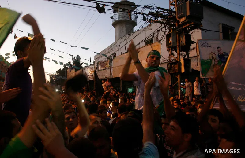 Palestinians gather in the streets celebrating a ceasefire in Rafah southern Gaza strip, 26 August 2014. Palestinian President Mahmoud Abbas announced on 26 August 2014 an Egyptian-brokered ceasefire proposal to end seve...