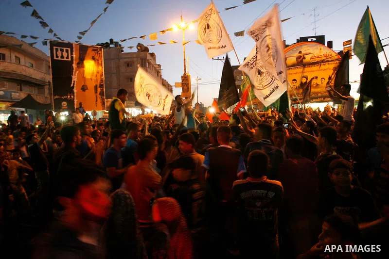 Palestinians gather in the streets celebrating a ceasefire in Rafah southern Gaza strip, 26 August 2014. Palestinian President Mahmoud Abbas announced on 26 August 2014 an Egyptian-brokered ceasefire proposal to end seve...