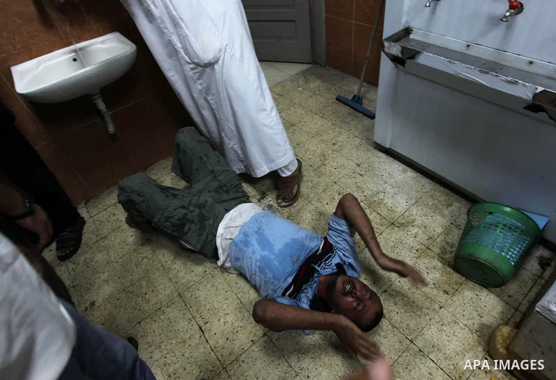 A Palestinian relative mourns on the body of Palestinian man, whom medics said was killed in an Israeli air strike, during his funeral in Khan Younis in the southern Gaza Strip August 26, 2014. Palestinian President Mahm...