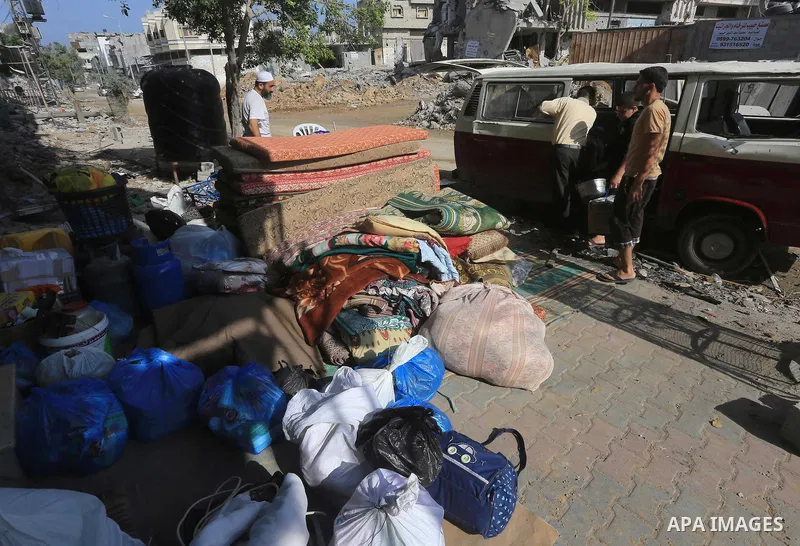 Palestinians collect their baggage as they prepare to return home in Gaza City's Shejaiya neighbourhood on August 27, 2014, following the long-term truce agreed between Israel and the Palestinians. The open-ended ceasefi...