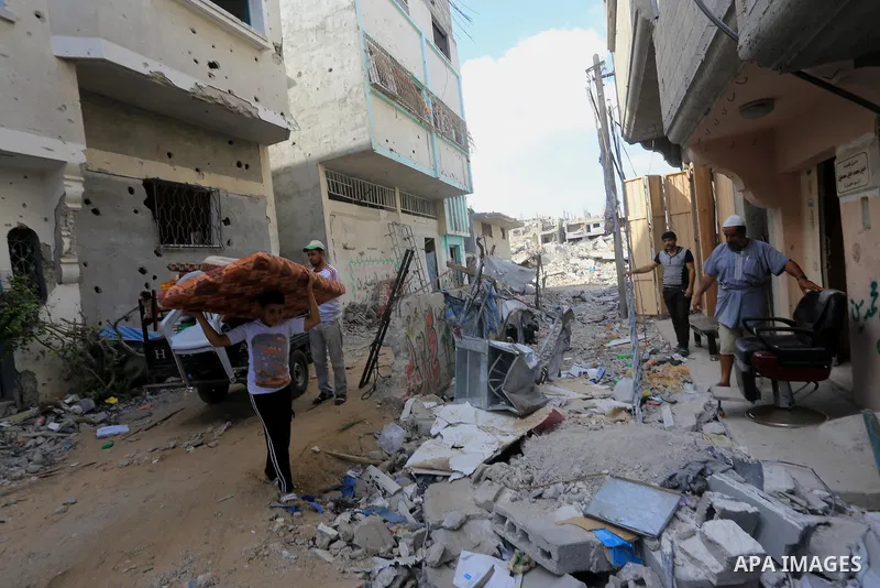 Palestinians return to their homes in Gaza City on August 27, 2014, following the long-term truce agreed between Israel and the Palestinians. The open-ended ceasefire in the Gaza war between Israel and the Palestinians h...
