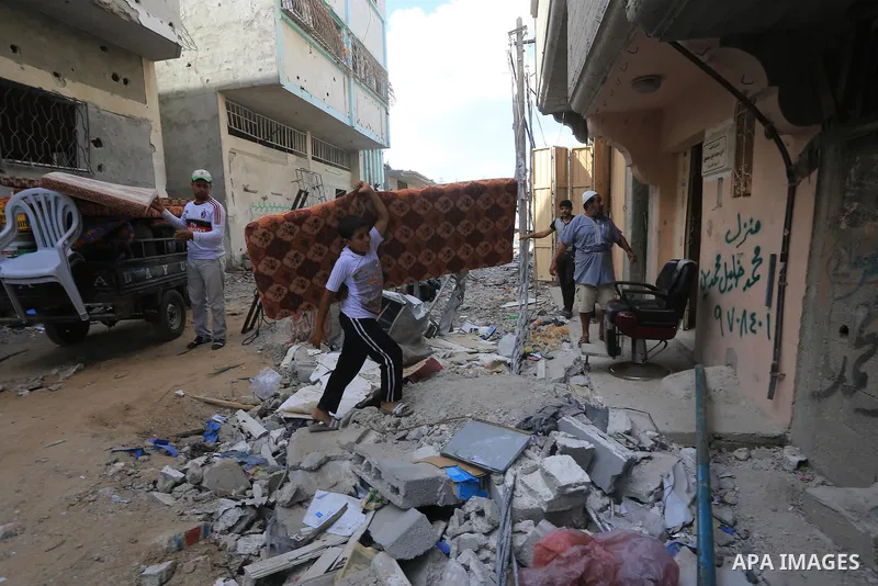 Palestinians return to their homes in Gaza City on August 27, 2014, following the long-term truce agreed between Israel and the Palestinians. The open-ended ceasefire in the Gaza war between Israel and the Palestinians h...