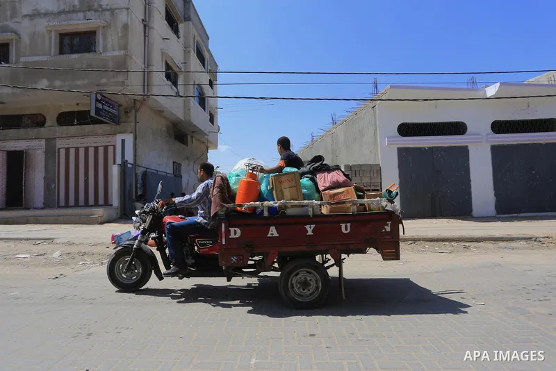 Palestinians return to their homes in Gaza City on August 27, 2014, following the long-term truce agreed between Israel and the Palestinians. The open-ended ceasefire in the Gaza war between Israel and the Palestinians h...