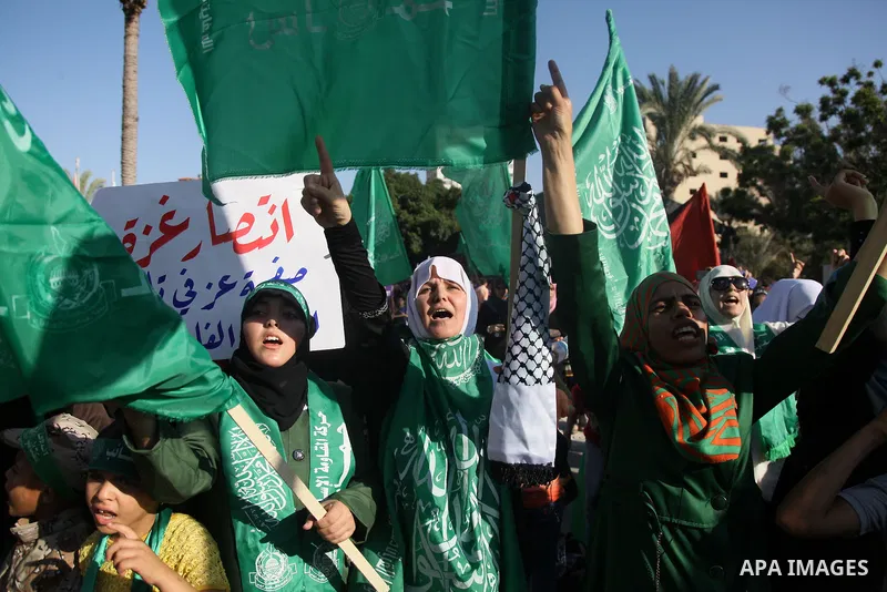 Palestinians Hamas supporters celebrate with people a victory over Israel, in Gaza City August 27, 2014. An open-ended ceasefire in the Gaza war held on Wednesday as Prime Minister Benjamin Netanyahu faced strong critici...