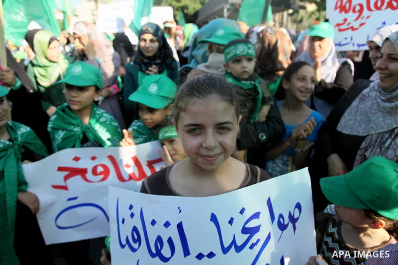 Palestinians Hamas supporters celebrate with people a victory over Israel, in Gaza City August 27, 2014. An open-ended ceasefire in the Gaza war held on Wednesday as Prime Minister Benjamin Netanyahu faced strong critici...