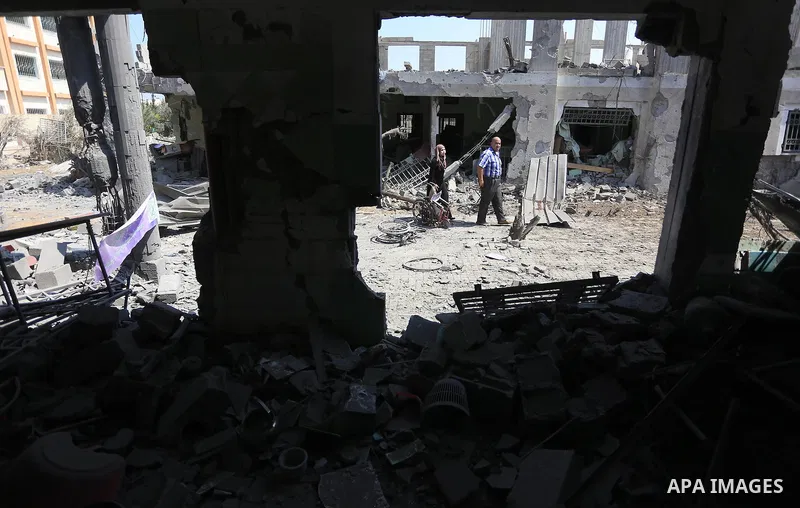 Palestinians walk past the rubble of the destroyed a rehabilitation centre, in Gaza city August 28, 2014. Israel and Palestinians both boasted of victory in the Gaza war but analysts say Hamas received only promises whil...