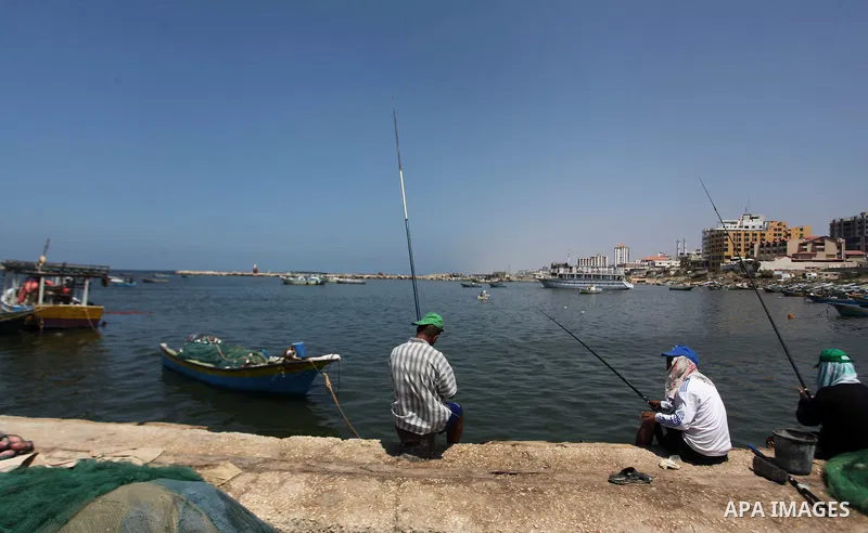 Palestinian fishermen fishing at the port in Gaza City on August 28, 2014. Secretary-General of the Union of Fishermen Muhammad Basala told Ma'an that fishermen had been allowed to sail as far out as six nautical miles d...