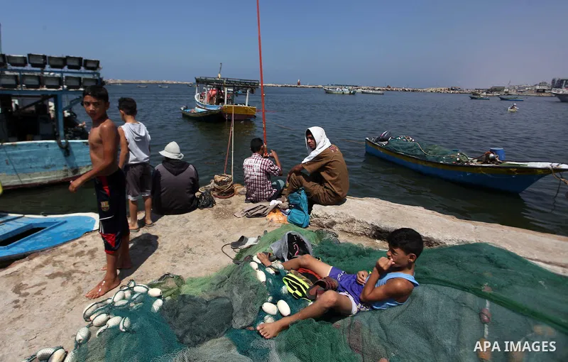 Palestinian fishermen fishing at the port in Gaza City on August 28, 2014. Secretary-General of the Union of Fishermen Muhammad Basala told Ma'an that fishermen had been allowed to sail as far out as six nautical miles d...